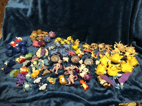 1999 First Movie & Pokémon 2000. Huge Lot Of Balls And Toys From Burger King